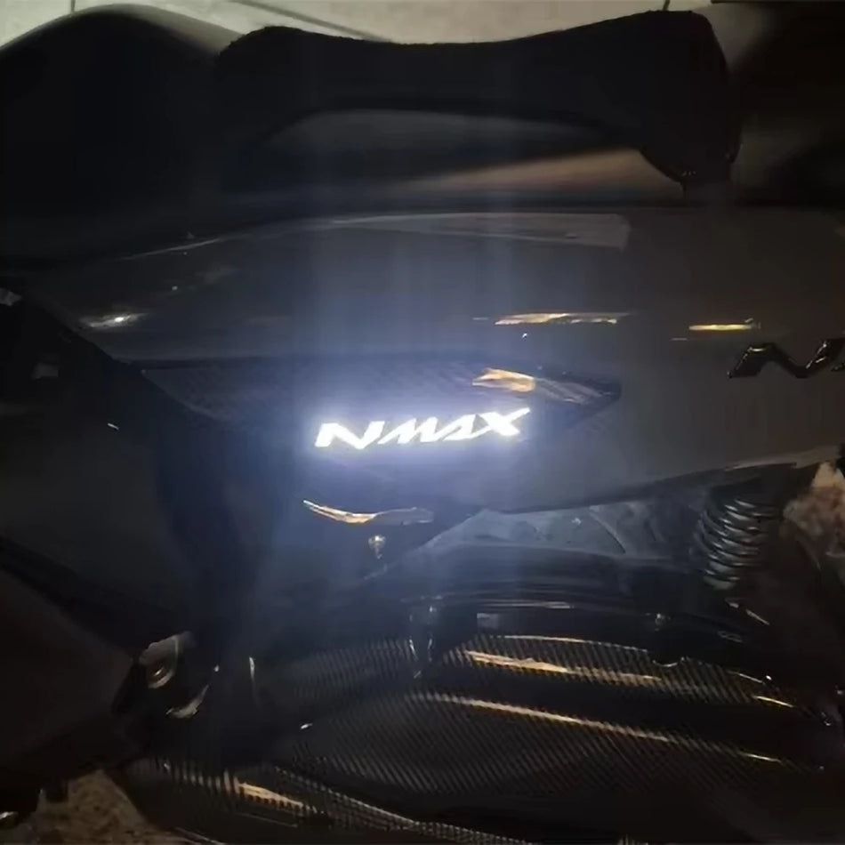 Защитна капачка за задна странична част на Yamaha NMAX с LED лампа, изработена от пластмасова ABS смола