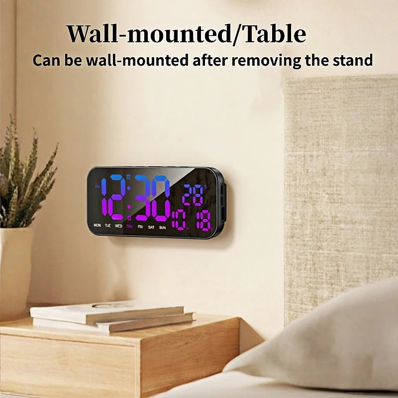 Orologio digitale RGB alimentato tramite USB con temperatura e doppia sveglia