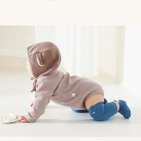 Kids Knee Pads And Anti Slip Socks Set &ndash; Crawling Safety