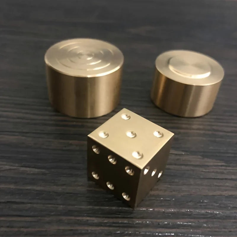 Super Mental Die (Brass) &ndash; Precision Close Up Magic Prop