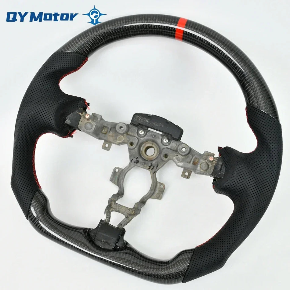 Volan Nissan 370Z cu fibră de carbon reală și piele perforată