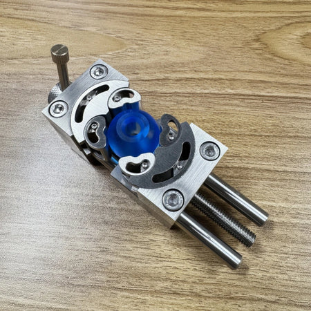 Heteromorphic Jaws Bench Vise &ndash; Self-Adjusting Clamping