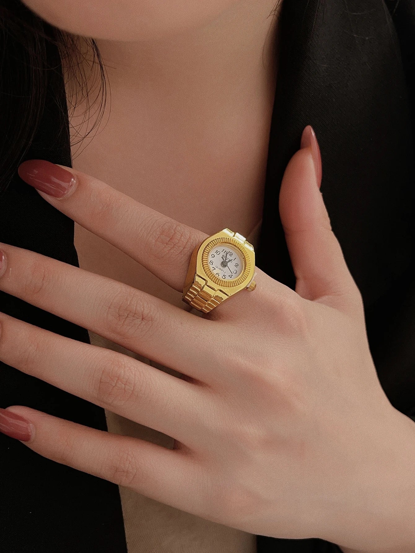 Mini Vintage Finger Ring Watch &ndash; Elegant Fashion Statement for Couples