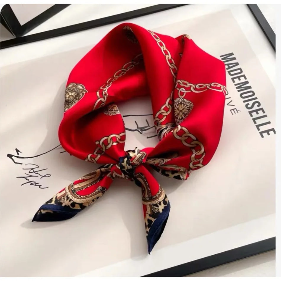 68cm Chain Printed Scarf &ndash; Stylish Versatility for All Seasons