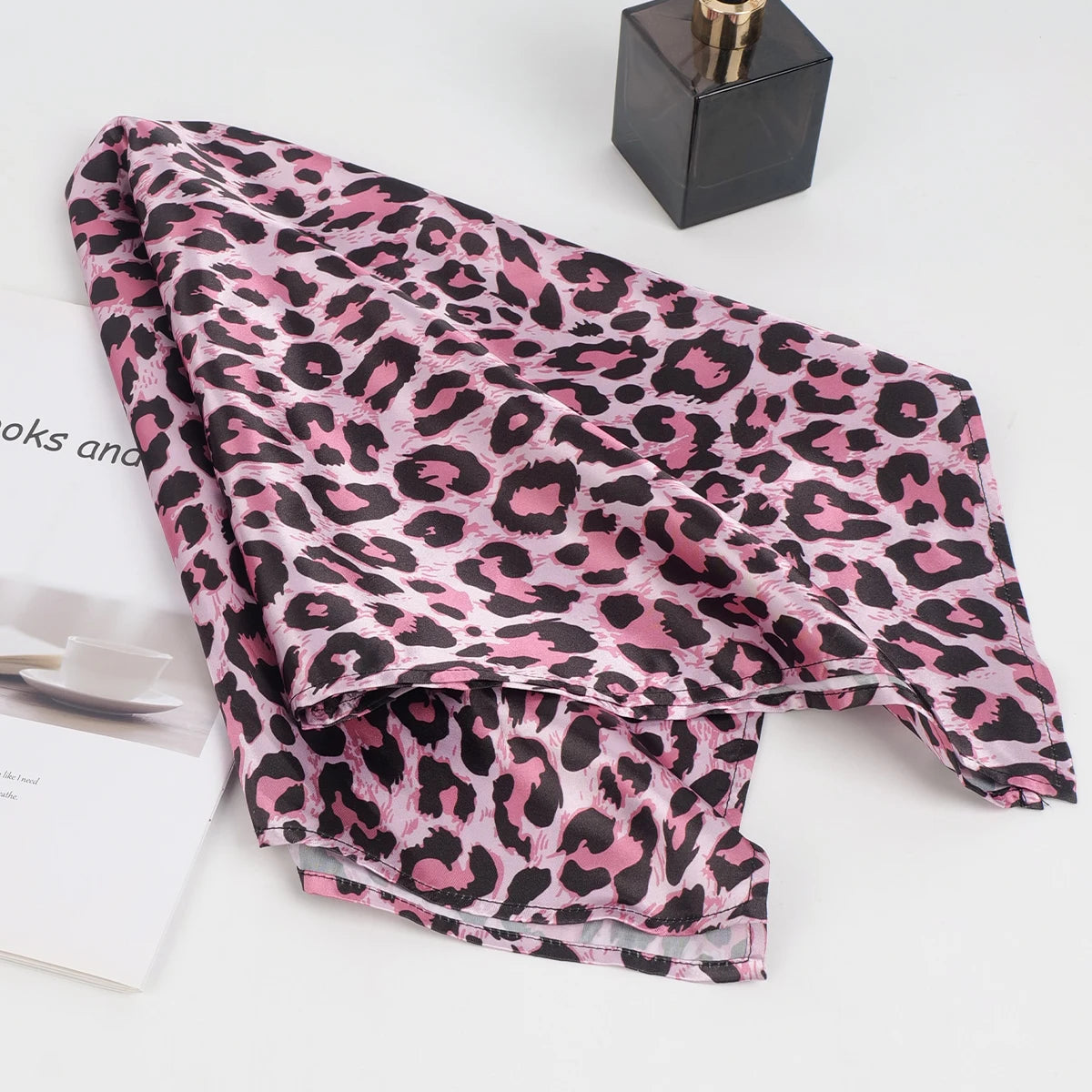Chic Leopard Headscarf &ndash; Luxurious Silk Cashmere Wrap