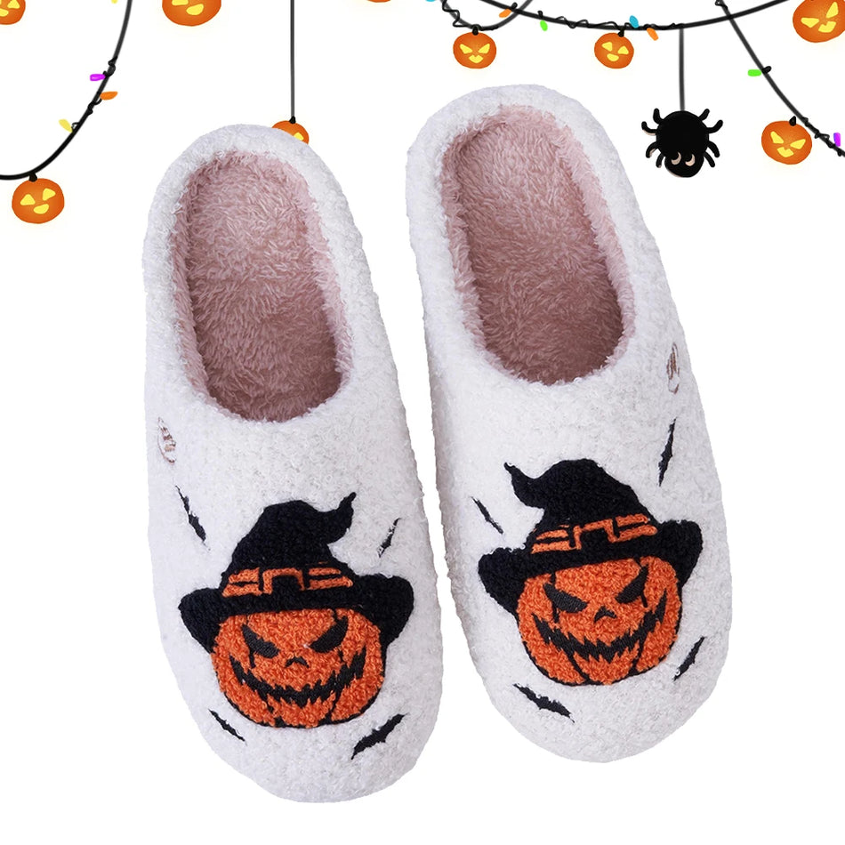 Chaussons d'Halloween en peluche avec chauve-souris et chapeau de sorcière
