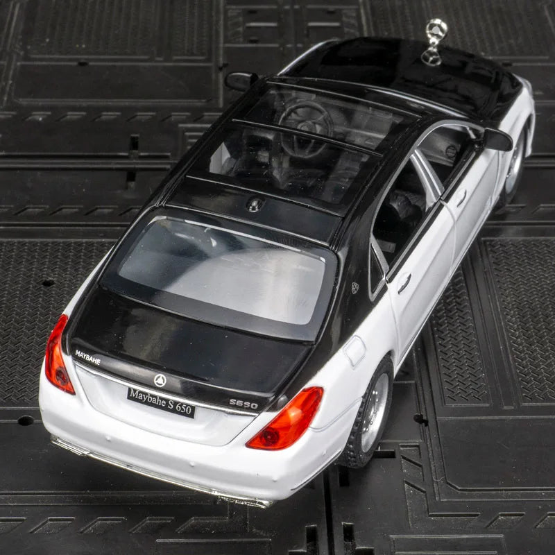 Model samochodu diecast w skali 1:32 dla Mercedes-Benz Maybach S650