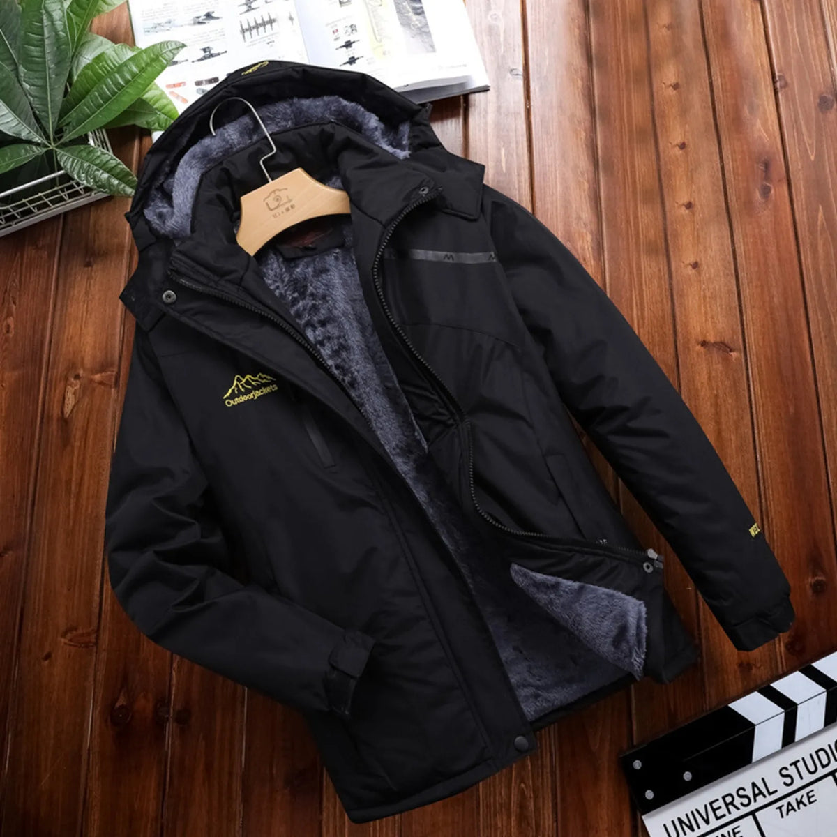Women's Solid Colour Waterproof Windbreaker Jacket with Fleece Lining black / M / CN