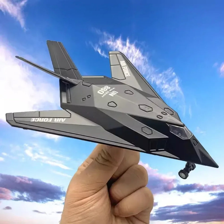 1:100 mērogā F-117A Nighthawk metāla modelis ar sakausējuma korpusu, skaņu un gaismu
