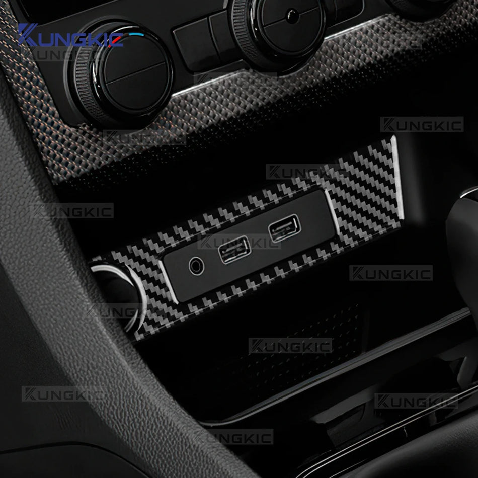 Zacht frame van koolstofvezel voor de USB-laadpoort voor Seat Ateca 5F Cupra