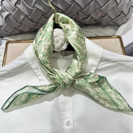 Green Women 100% Mulberry Silk Scarf &ndash; Elegant Floral Design for Versatile Styling