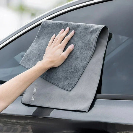 High-Quality Suede Glass Cleaning Cloth - Absorbent &amp; Traceless for Mercedes Benz Models (AMG GLC GLE GLB GLS W204 W205 W203 W211 W212 W213)