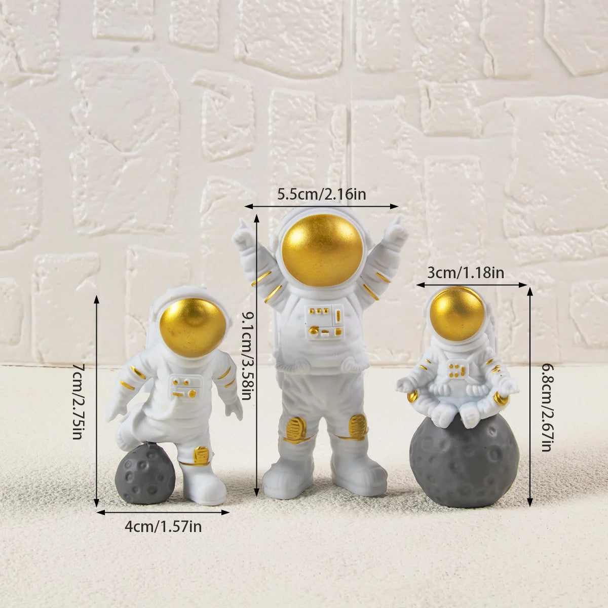 Astronaut Space Cake Toppers - Outer Space Figurines for Party Decorations style A