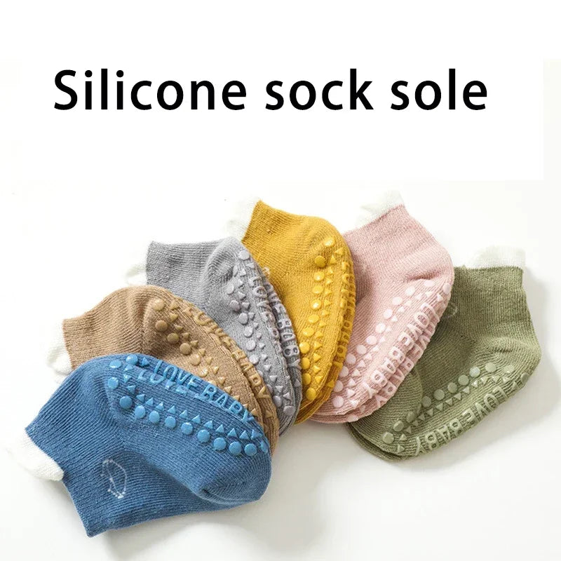 Kids Knee Pads And Anti Slip Socks Set &ndash; Crawling Safety