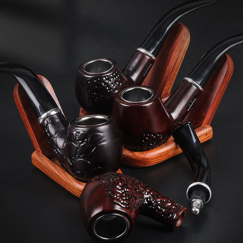 Тютюнева лула от масивно дърво с издълбан орнамент и мелачка за билки