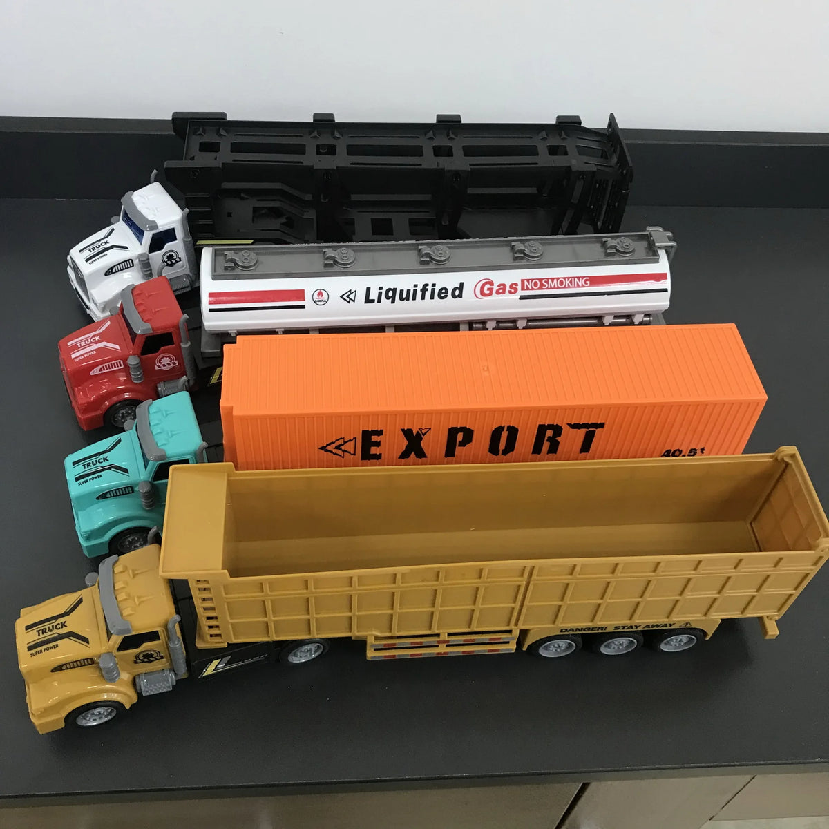 1/48 RC Truck Heavy-Duty Semi Trailer &ndash; 4 Channel RC Control