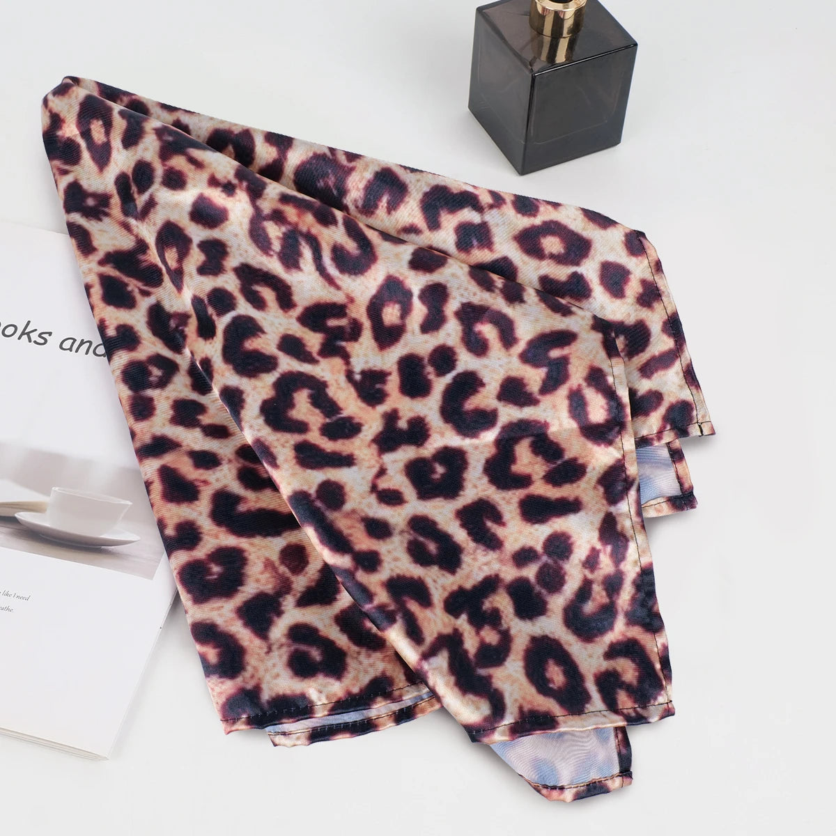 Chic Leopard Headscarf &ndash; Luxurious Silk Cashmere Wrap