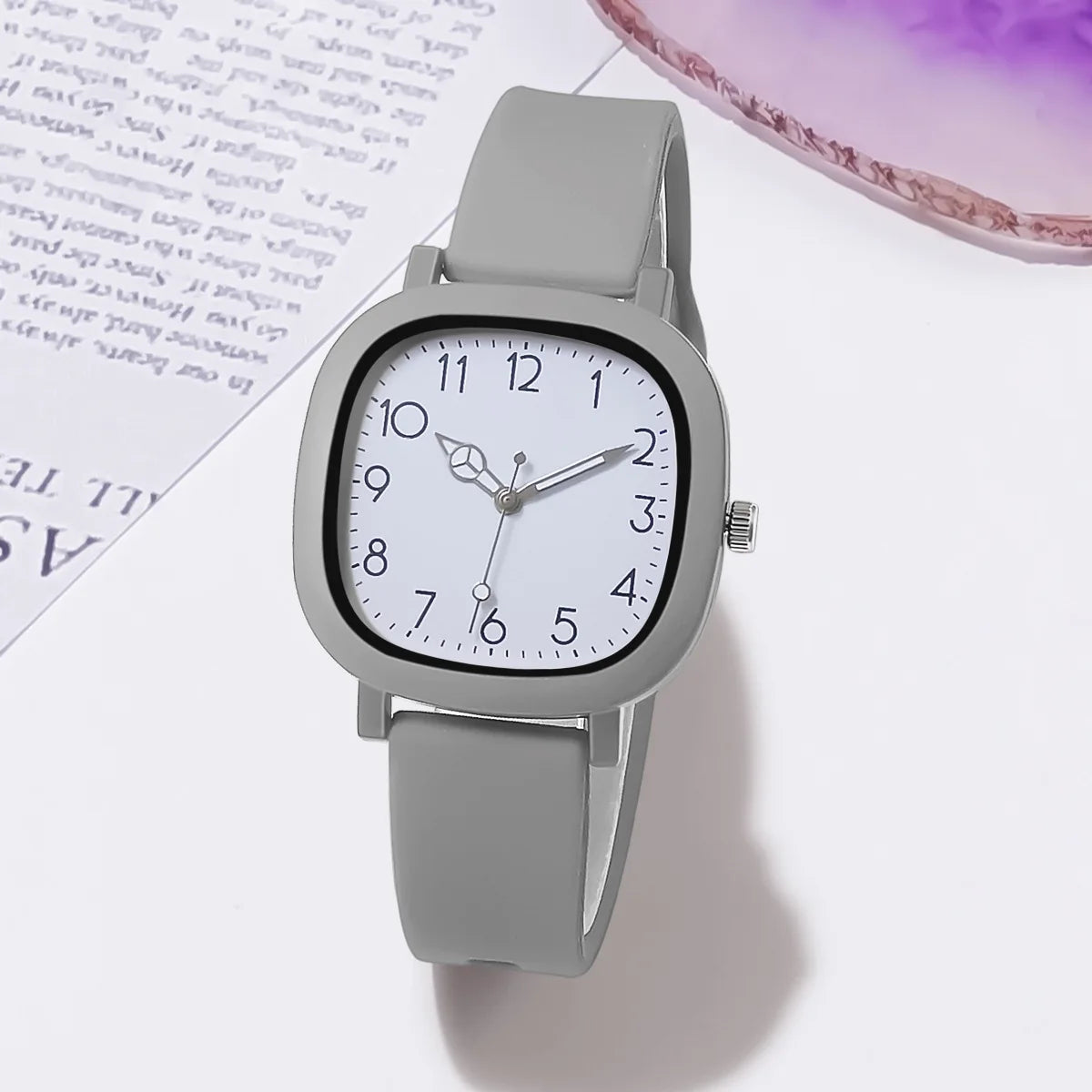 Fashionable Women's Quartz Watch with Silicone Band 2024 grey