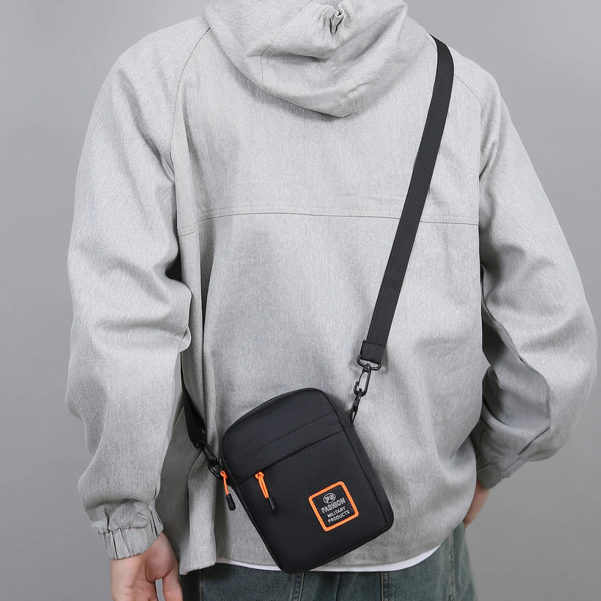 Men&rsquo;s Lightweight Nylon Crossbody Bag with Multiple Compartments and Adjustable Strap