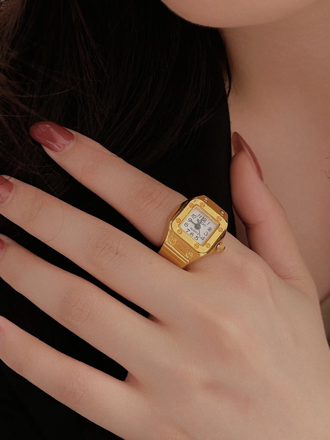 Mini Vintage Finger Ring Watch &ndash; Elegant Fashion Statement for Couples Gold