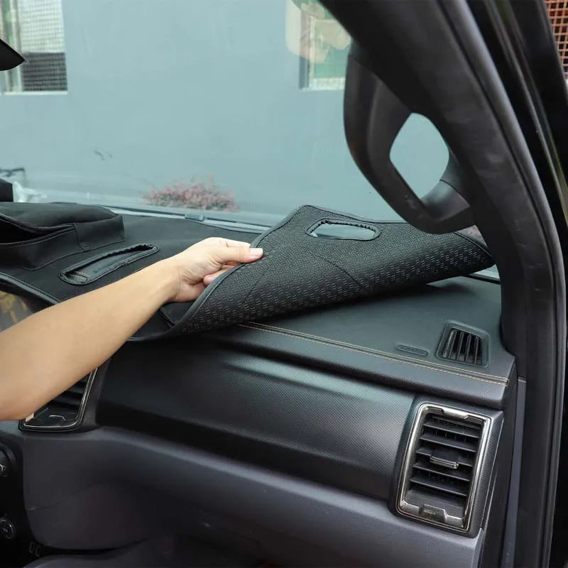 Črna Ford Ranger armaturna plošča zaščitna prevleka UV zaščita