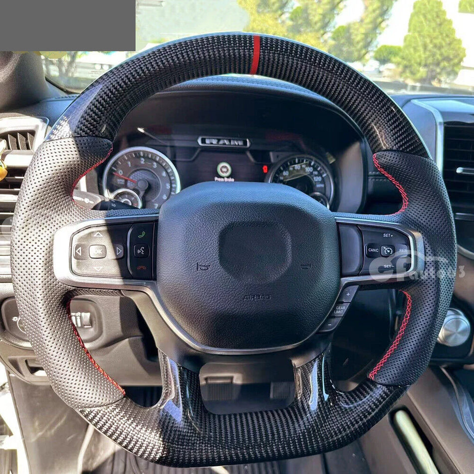 Dodge Ram 1500 Vyhřívaný volant z uhlíkových vláken s perforací