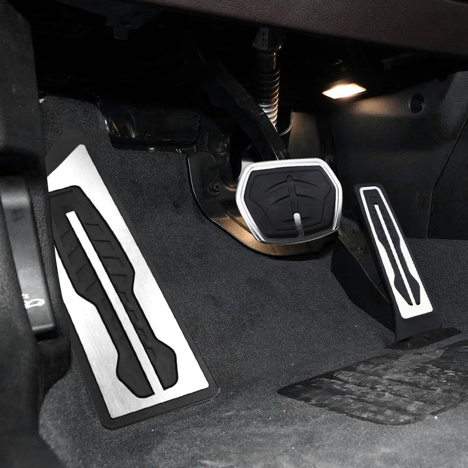 Pedalų apsauginiai dangteliai BMW X1 F48 ir X2 F39 su nerūdijančio plieno ir guma