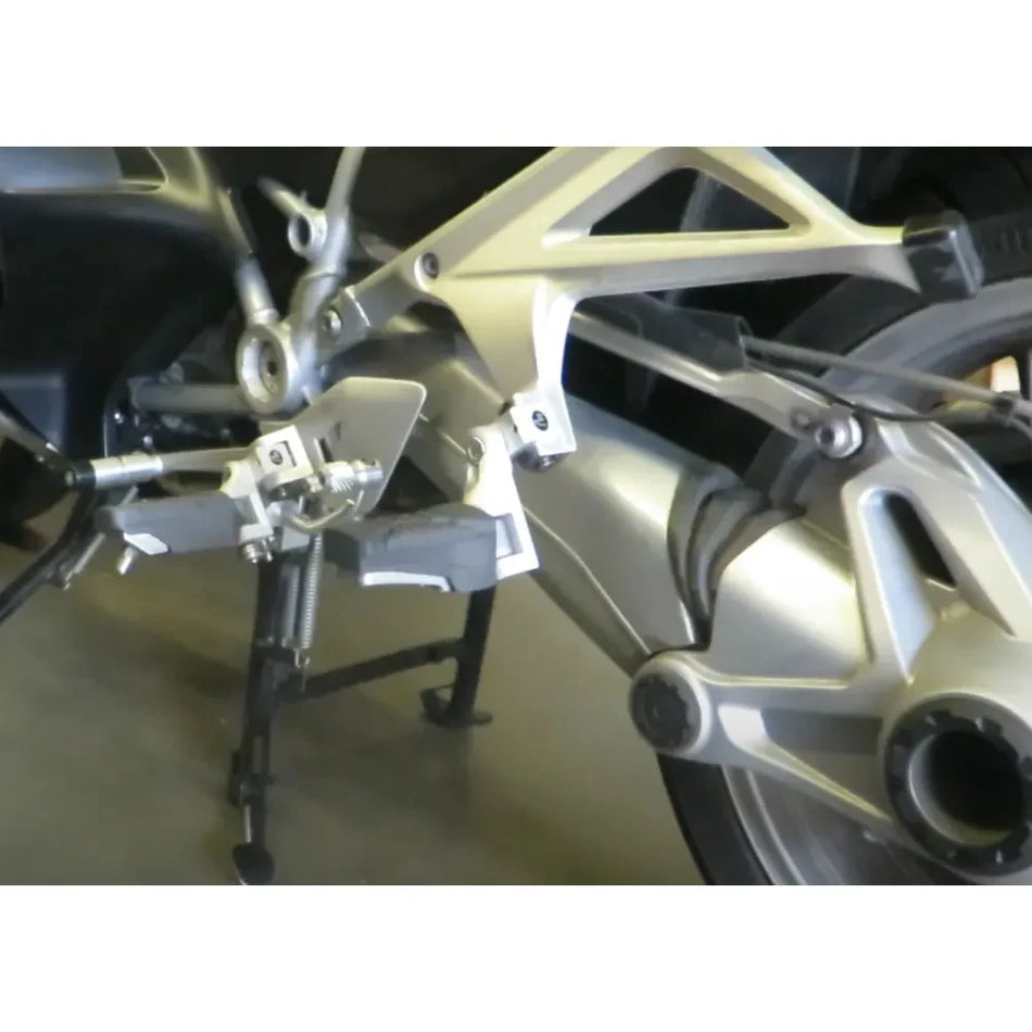 Komplet za znižanje stopalk za BMW K1600GT, K1600GTL, K1600B 2017 do 2021 nastavljiv za voznika in potnika