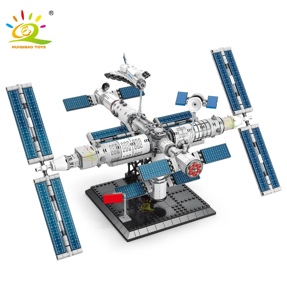 HUIQIBAO Space Station Blocks &ndash; Includes Astronaut Figure