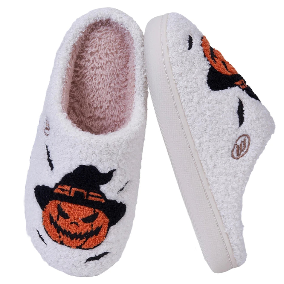 Chaussons d'Halloween en peluche avec chauve-souris et chapeau de sorcière
