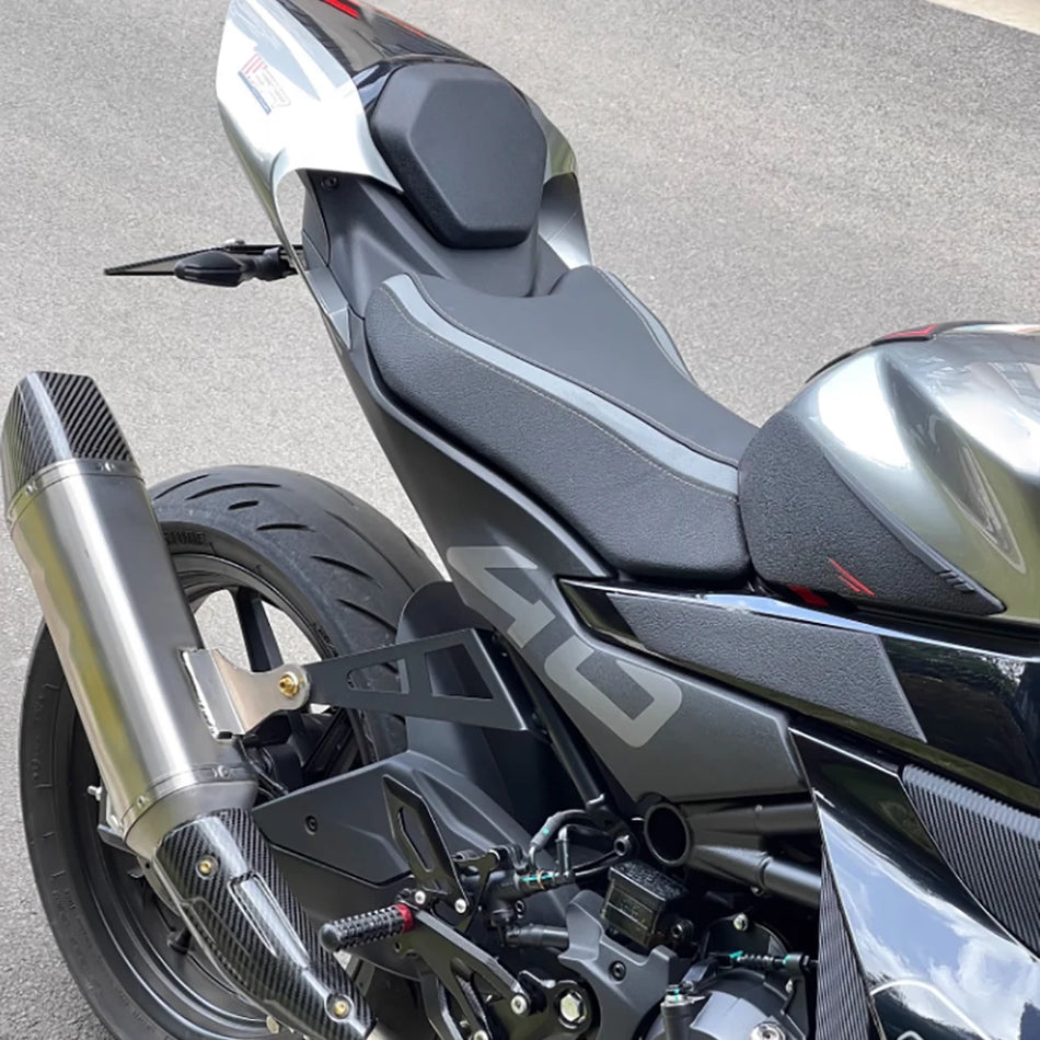 CFMOTO 450SR Išmetimo vamzdžio pakabos laikiklis duslintuvo palaikymui