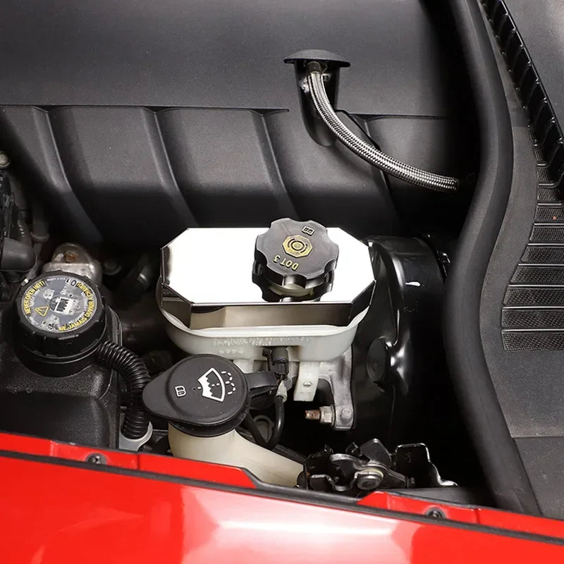 Nerezový stříbrný kryt baffle nádrže brzdového oleje Corvette C6
