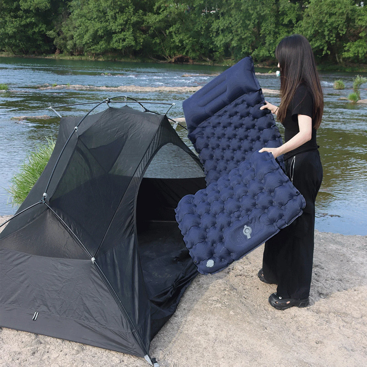 Lightweight Self Inflating Sleeping Pad &ndash; Built-In Pump