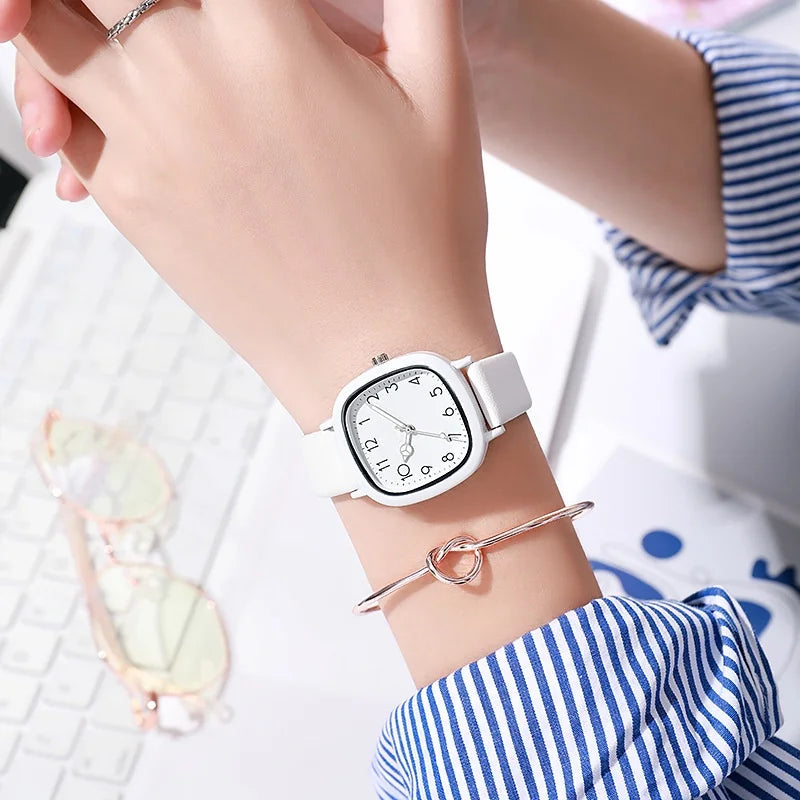 Fashionable Women's Quartz Watch with Silicone Band 2024
