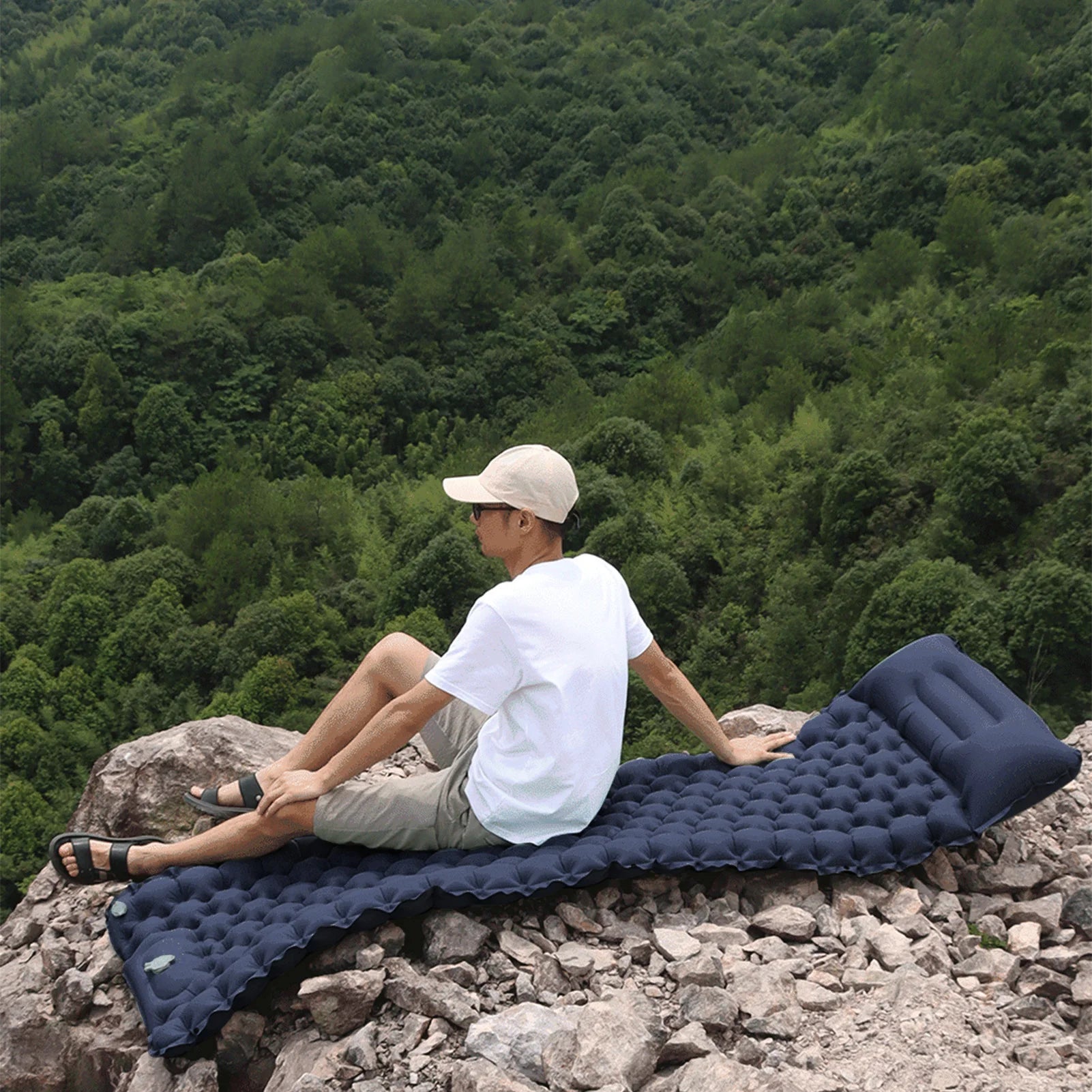 Lightweight Self Inflating Sleeping Pad &ndash; Built-In Pump