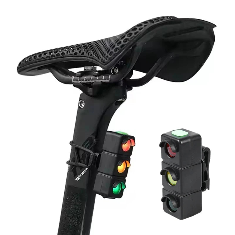 Maantiepyörän takavalo kolmen värin punainen, keltainen, vihreä, 450mAh akku