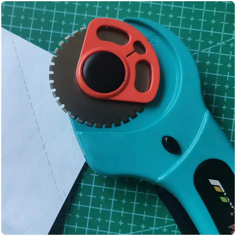 FT145 Rotary Cutter R45mm Patchwork Roller Easy Tearing Cutting Tools for Cloth Leather Paper Ticket Soft Sheet