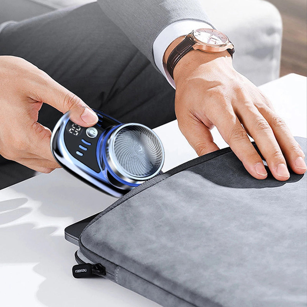 New Men Mini Electric Shaver Face Beard Trimmer USB Charging with Digital Display Pocket Beard Razor Cordless Travel Razor